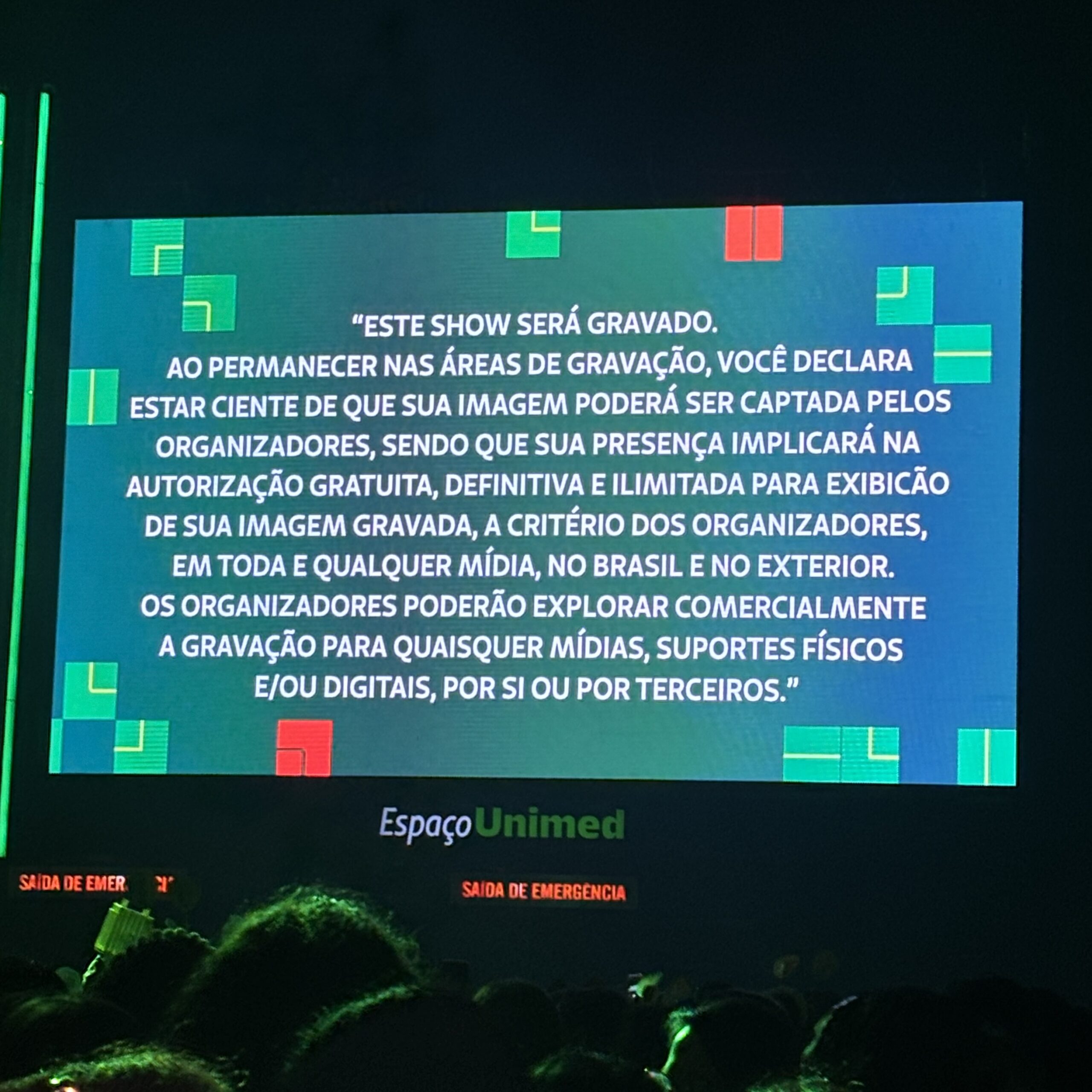 Aviso nos telões informando que o evento estava sendo gravado. (Foto: Acervo NPOMV)